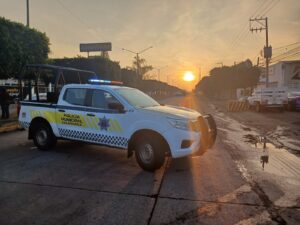 AGREDEN A POLICÍAS MUNICIPALES EN LA COLONIA SAN JUAN Y ELEMENTOS DE SEGURIDAD LOGRAN PONERSE A SALVO AGREDEN A POLICÍAS MUNICIPALES EN LA COLONIA SAN JUAN Y ELEMENTOS DE SEGURIDAD LOGRAN PONERSE A SALVO