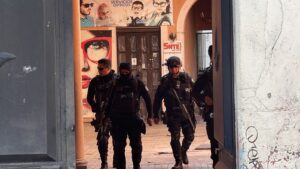 Frustran robo en locales del centro al detener al ladrón en la azotea Frustran robo en locales del centro al detener al ladrón en la azotea