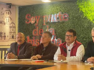 El regidor Carlos Manzano formaliza su registro para ser alcalde en Irapuato; “Irapuato necesita un nuevo modelo de gobernar”. El regidor Carlos Manzano formaliza su registro para ser alcalde en Irapuato; “Irapuato necesita un nuevo modelo de gobernar”.