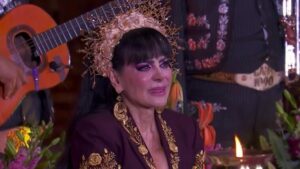 Maribel Guardia rompe en llanto tras cantar frente a la Virgen de Guadalupe Maribel Guardia rompe en llanto tras cantar frente a la Virgen de Guadalupe