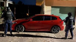 Recuperaron elementos de las Fuerzas de Seguridad Pública del Estado (FSPE) un automóvil de lujo que cuenta con con reporte de robo vigente. Recuperaron elementos de las Fuerzas de Seguridad Pública del Estado (FSPE) un automóvil de lujo que cuenta con con reporte de robo vigente.