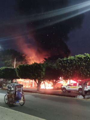 INTENSA NOCHE FUERA DEL BAILE POPULAR ME LATE: UN MOTOCILISTA MUERTO, DOS POLICÍAS MUNICIPALES LESIONADOS POR ATROPELLO Y MÁS TARDE INCENDIO DE UNA RECICLADORA UBICADA EN ZONA ALTAMENTE POBLADA INTENSA NOCHE FUERA DEL BAILE POPULAR ME LATE: UN MOTOCILISTA MUERTO, DOS POLICÍAS MUNICIPALES LESIONADOS POR ATROPELLO Y MÁS TARDE INCENDIO DE UNA RECICLADORA UBICADA EN ZONA ALTAMENTE POBLADA