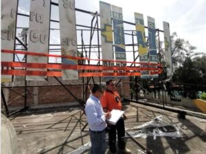 Retirarán espectaculares por posibles riesgos y falta de permisos Retirarán espectaculares por posibles riesgos y falta de permisos