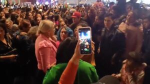 COMPARTEN VIDEO DEL INTERCAMBIO DE GOLPES QUE PROTAGONIZARON MUJERES EN EVENTO MUNICIPAL EN EL QUE SE PRESENTÓ GLORIA TREVI COMPARTEN VIDEO DEL INTERCAMBIO DE GOLPES QUE PROTAGONIZARON MUJERES EN EVENTO MUNICIPAL EN EL QUE SE PRESENTÓ GLORIA TREVI