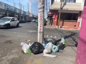 RETRAZOS EN LA RECOLECCIÓN DE BASURA, NO CAMBIARON LA MALA IMAGEN POR AMONTONAMIENTOS EN EL SECTOR CENTRO: CAMIONES Y PERSONAL NO SE DIERON ABASTO POR EXCESO DE DESECHOS RETRAZOS EN LA RECOLECCIÓN DE BASURA, NO CAMBIARON LA MALA IMAGEN POR AMONTONAMIENTOS EN EL SECTOR CENTRO: CAMIONES Y PERSONAL NO SE DIERON ABASTO POR EXCESO DE DESECHOS
