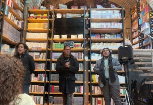 Magia, música y teatro se hace presente con la Fu Re Mol Company en la librería de la UG Magia, música y teatro se hace presente con la Fu Re Mol Company en la librería de la UG
