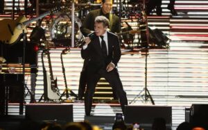 Luis Miguel se roba la noche en su primer concierto en el Estadio Jalisco Luis Miguel se roba la noche en su primer concierto en el Estadio Jalisco