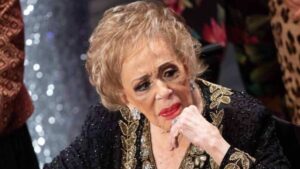Silvia Pinal fue hospitalizada por influenza, confirma Alejandra Guzmán Silvia Pinal fue hospitalizada por influenza, confirma Alejandra Guzmán