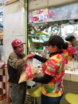 LOGRARON OBJETIVO Y ENTREGARON 50 CENAS NAVIDEÑAS A FAMILIAS QUE LO NECESITABAN EN DIFERENTES COLONIAS D ELA CIUDAD LOGRARON OBJETIVO Y ENTREGARON 50 CENAS NAVIDEÑAS A FAMILIAS QUE LO NECESITABAN EN DIFERENTES COLONIAS D ELA CIUDAD