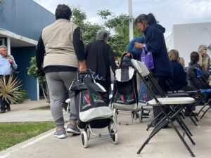 Entregan apoyos a adultos mayores del Centro Gerontológico en la 1ro de Mayo Entregan apoyos a adultos mayores del Centro Gerontológico en la 1ro de Mayo