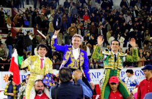 Un espectáculo de luces, arte, bravura y toreo verdad, lleno a reventar Un espectáculo de luces, arte, bravura y toreo verdad, lleno a reventar