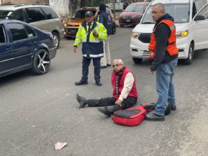 Se derrapa y fractura el pie un hombre de la tercera edad Se derrapa y fractura el pie un hombre de la tercera edad