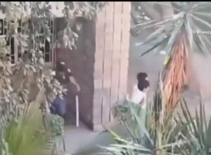 Tablean y desnudan por las calles de Guasave a dos jóvenes por “vender vapeadores” Tablean y desnudan por las calles de Guasave a dos jóvenes por “vender vapeadores”