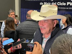 Firme y “sin tirar la toalla” está Paulo Bañuelos por su intención de la alcaldía en Celaya Firme y “sin tirar la toalla” está Paulo Bañuelos por su intención de la alcaldía en Celaya