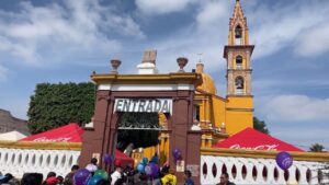 Celebran miles de feligreses a la “Morenita del Tepeyac” en la Calzada de Guadalupe Celebran miles de feligreses a la “Morenita del Tepeyac” en la Calzada de Guadalupe