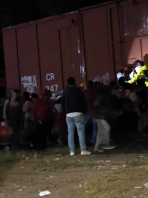 POR CONDICIONES CLIMÁTICAS, CIENTOS DE MIGRANTES SE QUEDARON A PERNOCTAR EN SALAMANCA DESDE LA NOCHE DEL PASADO MIÉRCOLES POR CONDICIONES CLIMÁTICAS, CIENTOS DE MIGRANTES SE QUEDARON A PERNOCTAR EN SALAMANCA DESDE LA NOCHE DEL PASADO MIÉRCOLES