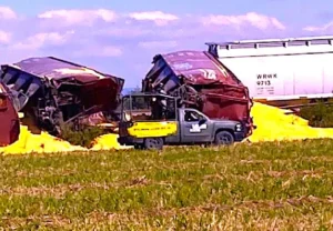 DAÑOS MATERIALES MILLONARIOS FUE EL RESULTADO DEL CHOQUE DEL CONVOY DEL FERROCARRIL CONTRA OTRO TREN CERCA DEL PARAJE CONOCIDO COMO GRANJA CHURY DAÑOS MATERIALES MILLONARIOS FUE EL RESULTADO DEL CHOQUE DEL CONVOY DEL FERROCARRIL CONTRA OTRO TREN CERCA DEL PARAJE CONOCIDO COMO GRANJA CHURY