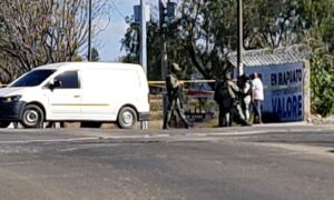 Asesinan a balazos a vendedor de aguas de coco en la Calzada Insurgentes Asesinan a balazos a vendedor de aguas de coco en la Calzada Insurgentes