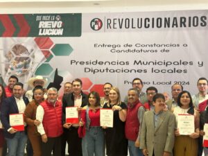 Chio cervantes recibe constancia como candidata Chio cervantes recibe constancia como candidata