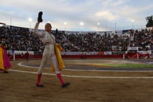 El Payo enorme, Roca Rey y Gilio enormes y a hombros, los toros enormes El Payo enorme, Roca Rey y Gilio enormes y a hombros, los toros enormes