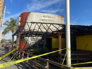 Sufre fuerte incendio el restaurante El Camarón Guasaveño; vecinos señalan que fue provocado Sufre fuerte incendio el restaurante El Camarón Guasaveño; vecinos señalan que fue provocado