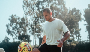 «Mi Prioridad es Regresar a Chivas» Chicharito Hernández «Mi Prioridad es Regresar a Chivas» Chicharito Hernández