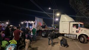 Se estanca tráiler en plena Cabalgata, pero Antonio devolvió la esperanza de ver a los Reyes Magos Se estanca tráiler en plena Cabalgata, pero Antonio devolvió la esperanza de ver a los Reyes Magos