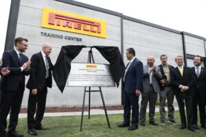 Pirelli sigue creciendo en Guanajuato, llega a la producción de la llanta número 50 millones. Pirelli sigue creciendo en Guanajuato, llega a la producción de la llanta número 50 millones.
