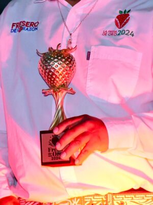 Entregan la ‘Fresa de Oro’ Entregan la ‘Fresa de Oro’