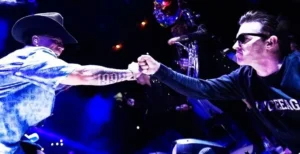 Drake Bell sube al escenario con Grupo Firme y juntos toman tequila Drake Bell sube al escenario con Grupo Firme y juntos toman tequila