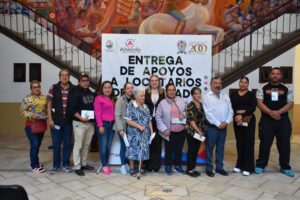 Chío Cervantes otorga apoyos a locatarios de Mercado Chío Cervantes otorga apoyos a locatarios de Mercado