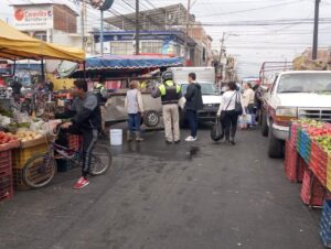 SUSTO Y A PUNTO DE GENERAR UN ACCIDENTE DE MAYORES CONSECUENCIAS, CAUSÓ EL CONDUCTOR DE UNA CAMIONETA QUE TERMINÓ AVENTANDO UN CARRITO DONDE SE PREPARABAN MARISCOS EN EL MERCADO MUNICIPAL SUSTO Y A PUNTO DE GENERAR UN ACCIDENTE DE MAYORES CONSECUENCIAS, CAUSÓ EL CONDUCTOR DE UNA CAMIONETA QUE TERMINÓ AVENTANDO UN CARRITO DONDE SE PREPARABAN MARISCOS EN EL MERCADO MUNICIPAL