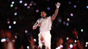 Usher y su tributo a Michael Jackson en el medio tiempo del Super Bowl 2024 Usher y su tributo a Michael Jackson en el medio tiempo del Super Bowl 2024