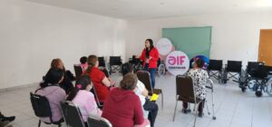 Beneficiarios reciben 9 sillas de ruedas en DIF de Cuerámaro Beneficiarios reciben 9 sillas de ruedas en DIF de Cuerámaro