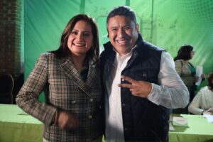 Alma Alcaraz recibe nombramiento como candidata Verde a la gubernatura de Guanajuato Alma Alcaraz recibe nombramiento como candidata Verde a la gubernatura de Guanajuato