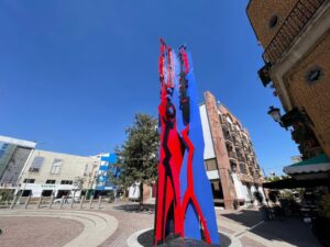 Develan la nueva escultura del centro de la ciudad, ‘Trío Fresero’ Develan la nueva escultura del centro de la ciudad, ‘Trío Fresero’
