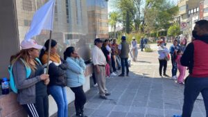 Cierran las puertas de la Presidencia Municipal por una manifestación durante el Miércoles Ciudadano Cierran las puertas de la Presidencia Municipal por una manifestación durante el Miércoles Ciudadano