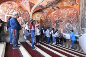 REALIZAN RECORRIDOS TURÍSTICOS EN IRAPUATO PARA LOS TURISTAS Y HABITANTES REALIZAN RECORRIDOS TURÍSTICOS EN IRAPUATO PARA LOS TURISTAS Y HABITANTES