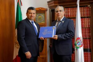 Entrega el fiscal Zamarripa el documento del 5° Informe de Actividades 2023 Entrega el fiscal Zamarripa el documento del 5° Informe de Actividades 2023