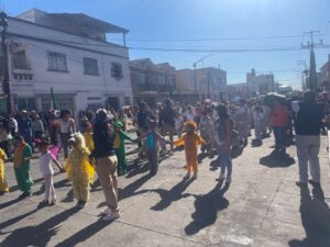 DESFILARON MILES EN ANIVERSARIO DE LA EXPROPIACIÓN PETROLERA Y PARTIDOS APROVECHAN PARA PROMOVER A CANDIDATOS DESFILARON MILES EN ANIVERSARIO DE LA EXPROPIACIÓN PETROLERA Y PARTIDOS APROVECHAN PARA PROMOVER A CANDIDATOS