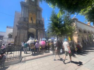 COMENZÓ LA LLEGADA DE PEREGRINOS PARA VENERAR AL CRISTO NEGRO DEL SEÑOR DEL HOSPITAL COMENZÓ LA LLEGADA DE PEREGRINOS PARA VENERAR AL CRISTO NEGRO DEL SEÑOR DEL HOSPITAL