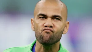 Dani Alves sale en libertad provisional tras pagar un millón de euros Dani Alves sale en libertad provisional tras pagar un millón de euros