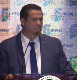 “Presume” Diego Sinhue el trabajo del fiscal y rompe en llanto “Presume” Diego Sinhue el trabajo del fiscal y rompe en llanto
