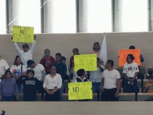 Se manifiestan habitantes de Lo de Juárez en el Congreso del Estado Se manifiestan habitantes de Lo de Juárez en el Congreso del Estado