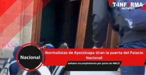 Normalistas de Ayotzinapa tiran la puerta del Palacio Nacional; señalan incumplimiento por parte de AMLO Normalistas de Ayotzinapa tiran la puerta del Palacio Nacional; señalan incumplimiento por parte de AMLO
