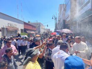 Cientos de Personas Asisten a Celebración del Martes Santo; Hombre Agrede a Voluntarios por Restricción de Acceso al Santuario del Señor del Hospital Cientos de Personas Asisten a Celebración del Martes Santo; Hombre Agrede a Voluntarios por Restricción de Acceso al Santuario del Señor del Hospital