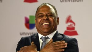 Reportan al cantante Wilfrido Vargas en terapia intensiva por neumonía Reportan al cantante Wilfrido Vargas en terapia intensiva por neumonía