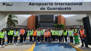 Aprenden estrategias de venta, estudiantes del CECyTEG en el Aeropuerto Internacional de Guanajuato Aprenden estrategias de venta, estudiantes del CECyTEG en el Aeropuerto Internacional de Guanajuato