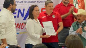 Priístas refrendan su apoyo a la candidata Lorena Alfaro Priístas refrendan su apoyo a la candidata Lorena Alfaro