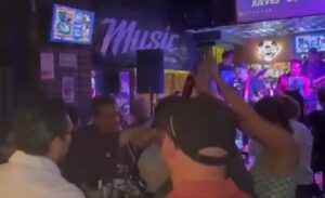 DENUNCIAN ANTE EL MINISTERIO PÚBLICO A FUNCIONARIOS DE PRIMER Y SEGUNDO NIVEL DEL MUNICIPIO POR AMENAZAS EN BAR DE SALAMANCA DENUNCIAN ANTE EL MINISTERIO PÚBLICO A FUNCIONARIOS DE PRIMER Y SEGUNDO NIVEL DEL MUNICIPIO POR AMENAZAS EN BAR DE SALAMANCA